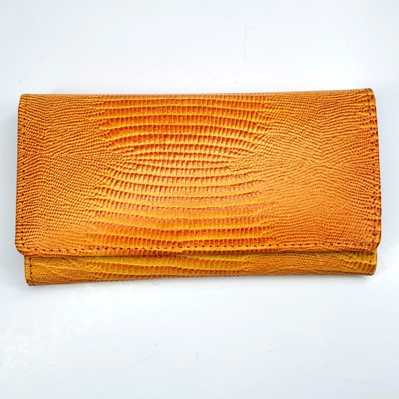 Mustard Genuine Leather Lizzard Embossed RFID Wallet NWT - Picture 1 of 11